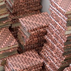 DAWNO I NIEPRAWDA, 2004,   papier do obkładania książek. Nadruk na papierze; obłożone ok. 500 egzemplarzy. Wystawa indywidualna „Obłożenie” , galeria Kronika w Bytomiu.