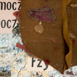 „Łzy, 2016, instalacja w czasie wystawy Miejsce. Magazyn letni Galeria Foksal, Warszawa