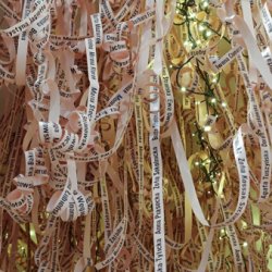 Raz na jakiś czas. Wersja polska II, instalacja tekstowo- świetlna, druk na papierze, światełka choinkowe, girlandy z nazwiskami artystek, pisarek, kompozytorek, reżyserek, uczonych, działaczek społecznych i politycznych rozmiary różne, wystawa Co po Cybisie,  Zachęta— Narodowa Galeria Sztuki, Warszawa, 2018