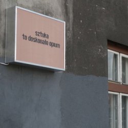 sztuka to doskonałe opium, 2009, 60x80cm, 1 z 4 lightboksów umieszczony na ulicy Krakowa w czasie  Festiwalu Sztuk Wizualnych ArtBoom.