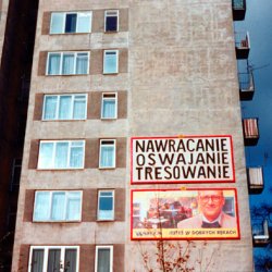 Nawracanie Oswajanie Tresowanie, 1998, 400 billboardów Galerii Zewnętrznej AMS w kilkunastu miastach w Polsce.