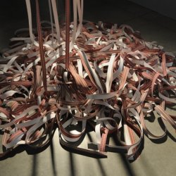 LOVE YOU HATE YOU BORE YOU, 2008, 15 taśm z nadrukiem, 5cm x 10 m każda,  wystawa zbiorowa Dziennik Polki,  Uppsala Konsert & Kongress,  Uppsala, Szwecja.