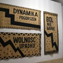 Tkaniny dwuosnowowe, wełna, 2013,320 x 140 cm, 140 x 291 cm na wystawie Splendor tkaniny w Zachęcie, Warszawa, 2013, fot. M. Krzyżanek