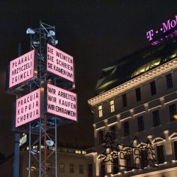 „Pestsäule” (Kolumna morowa), 2011, instalacja w przestrzeni publicznej (Mariahilfer Strasse), Wiedeń