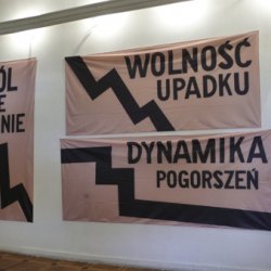 „Banery”, 2012, nadruk na tkaninie, 3 banery, 300x 140 cm, w czasie wystawy „Banners and Diaries”, Muzeum Literatury, Tbilisi, Gruzja