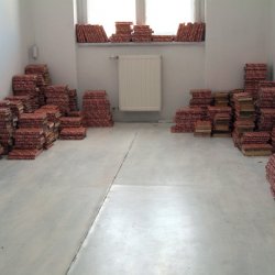 DAWNO I NIEPRAWDA, 2004, papier do obkładania książek. Nadruk na papierze; obłożone ok. 500 egzemplarzy. Wystawa indywidualna „Obłożenie” , galeria Kronika w Bytomiu.