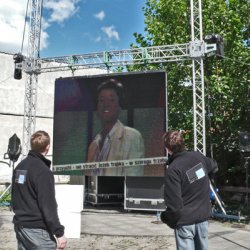 „Telewirus”, 2009, animacje zakłócające fragmenty programów z lat 80-tych, projekcja w czasie warszawskich obchodów rocznicy wyborów 4 czerwca ’89, skwer przy kościele Wizytek, Warszawa.