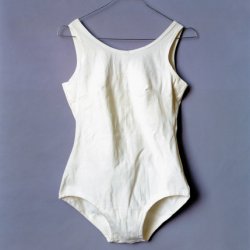 Biały strój kąpielowy, 2002, 130x 110 cm