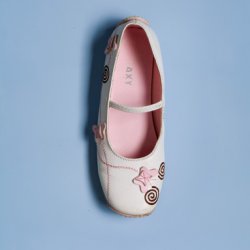 Biały bucik, 2006, fotografia, 130 x 110 cm