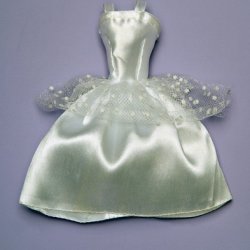 Sukienka na lalkę, 2005, 140x100 cm