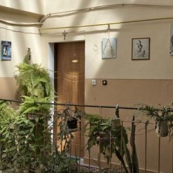 „Zwycięstwo”, 2011.  Kolaże z rzeźbami Katarzyny Kobro w różnych wnętrzach, 29,7x42 cm