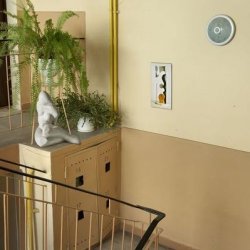 „Zwycięstwo”, 2011.  Kolaże z rzeźbami Katarzyny Kobro w różnych wnętrzach, 29,7x42 cm