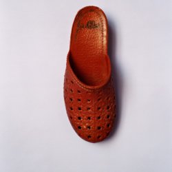 Czerwony but, 2002, 130x 110 cm