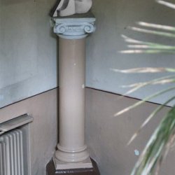 „Zwycięstwo”, 2011.  Kolaże z rzeźbami Katarzyny Kobro w różnych wnętrzach, 29,7x42 cm